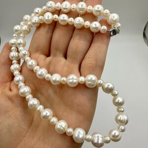 Elegant White Pearl Necklace 17”with sterling clasp, 5-8mm pearls,36,93 g.